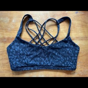 Lululemon sports bra